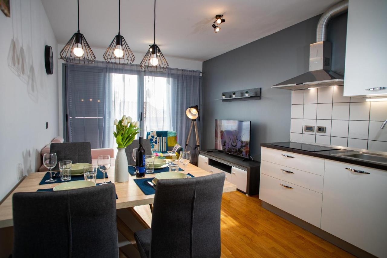 Apartment Moon Ровінь Екстер'єр фото