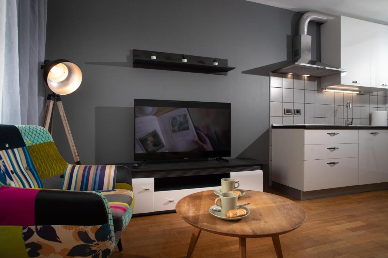Apartment Moon Ровінь Екстер'єр фото