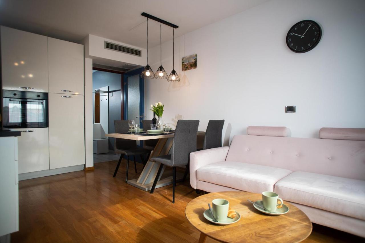 Apartment Moon Ровінь Екстер'єр фото