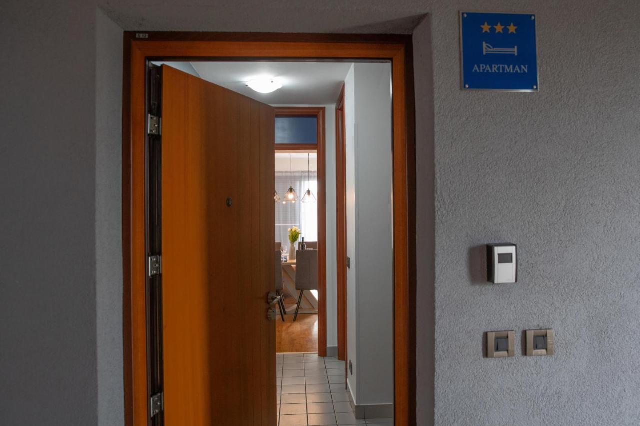 Apartment Moon Ровінь Екстер'єр фото