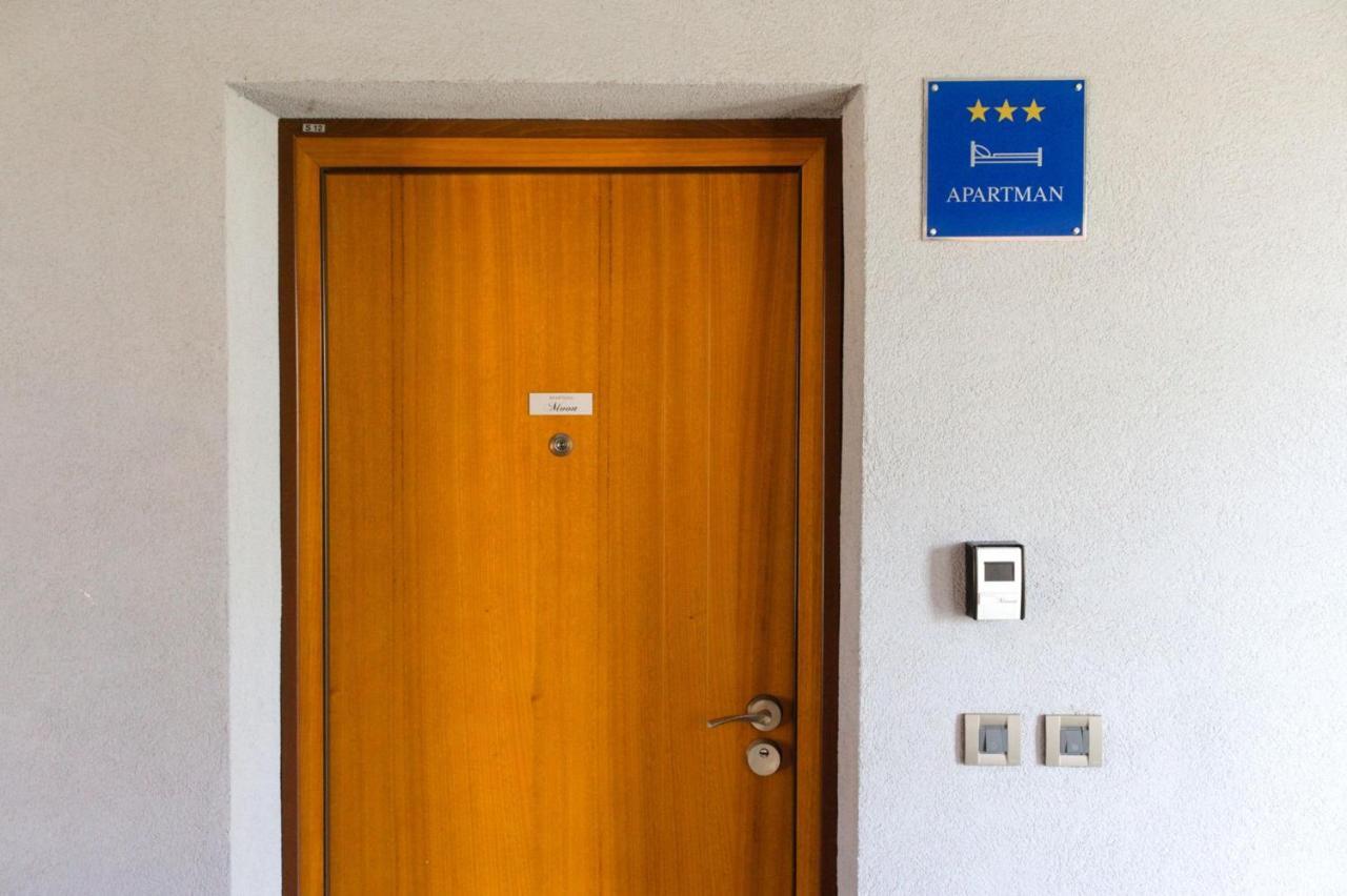 Apartment Moon Ровінь Екстер'єр фото